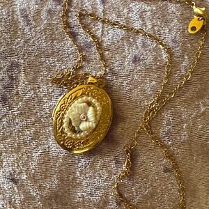 🌸 Vintage Avon Floral Locket Necklace | Gold Tone Romantic Whimsy